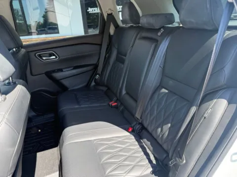 More photos of 2021 Nissan Rogue Platinum at Jerry Hunt Supercenter - Lexington, NC