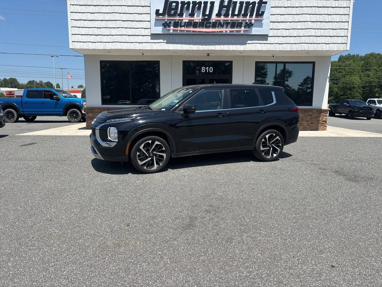 2023 Mitsubishi Outlander SE 2WD's photo