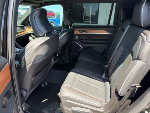 More photos of 2023 Jeep Grand Cherokee L Summit at Jerry Hunt Supercenter - Lexington, NC