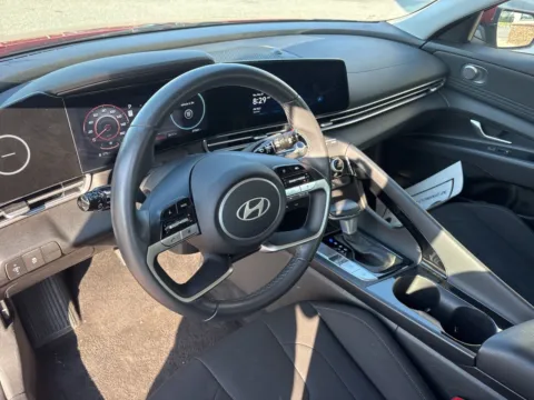 More photos of 2025 Hyundai Elantra SEL Convenience at Jerry Hunt Supercenter - Lexington, NC