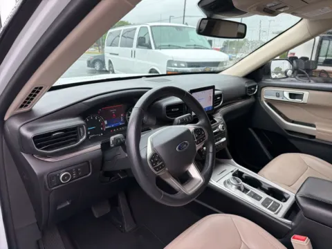 More photos of 2023 Ford Explorer Limited at Jerry Hunt Supercenter - Lexington, NC