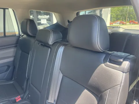 More photos of 2023 Volkswagen Atlas 3.6L V6 SE w/Technology at Jerry Hunt Supercenter - Lexington, NC