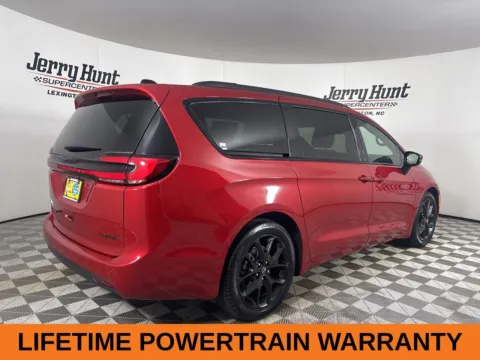 More photos of 2025 Chrysler Pacifica Limited at Jerry Hunt Supercenter - Lexington, NC