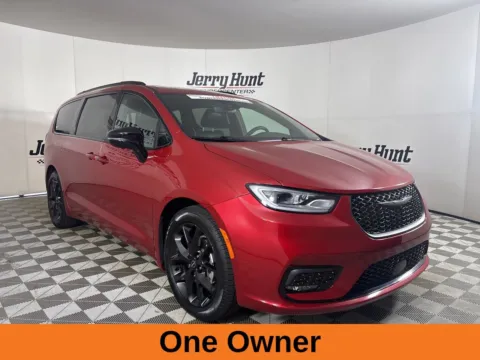 More photos of 2025 Chrysler Pacifica Limited at Jerry Hunt Supercenter - Lexington, NC