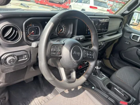 More photos of 2025 Jeep Gladiator Mojave at Jerry Hunt Supercenter - Lexington, NC