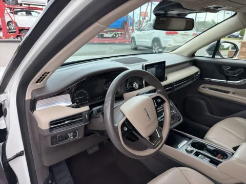 More photos of 2022 Lincoln Corsair Standard at Jerry Hunt Supercenter - Lexington, NC