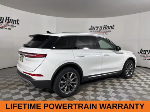 More photos of 2022 Lincoln Corsair Standard at Jerry Hunt Supercenter - Lexington, NC