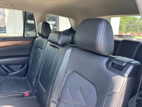 More photos of 2024 Volkswagen Atlas 2.0T SE w/Technology at Jerry Hunt Supercenter - Lexington, NC