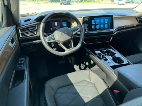 More photos of 2024 Volkswagen Atlas 2.0T SE w/Technology at Jerry Hunt Supercenter - Lexington, NC