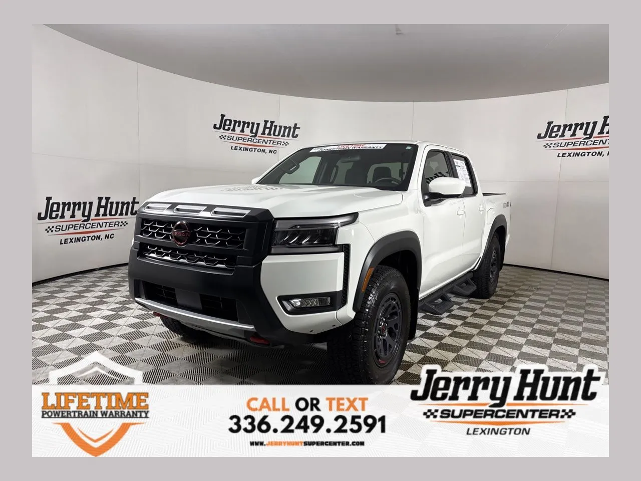 2025 Nissan Frontier PRO-4X Crew Cab 4X4's photo