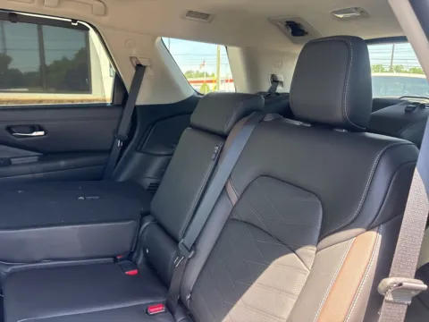 More photos of 2024 Nissan Pathfinder Platinum at Jerry Hunt Supercenter - Lexington, NC