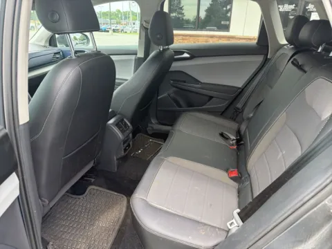 More photos of 2022 Volkswagen Taos 1.5T SE at Jerry Hunt Supercenter - Lexington, NC