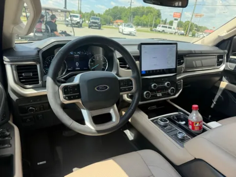 More photos of 2024 Ford Expedition XLT at Jerry Hunt Supercenter - Lexington, NC