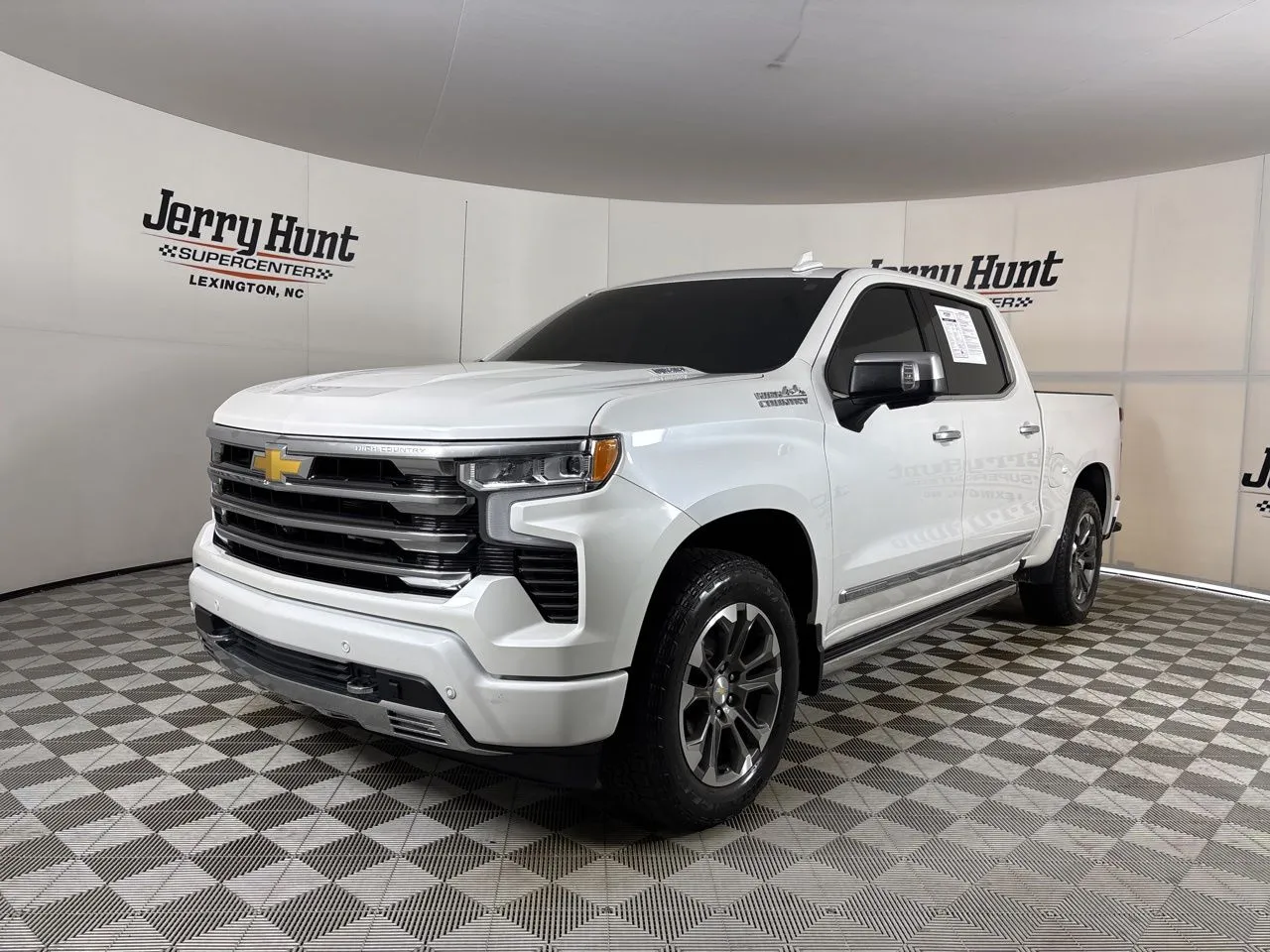 2023 Chevrolet Silverado 1500 High Country 4X4 Crew Cab Short Box's photo