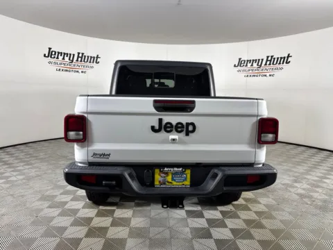 More photos of 2022 Jeep Gladiator Altitude at Jerry Hunt Supercenter - Lexington, NC