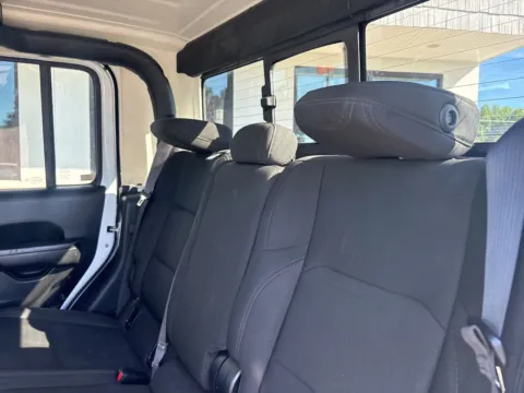 More photos of 2022 Jeep Gladiator Altitude at Jerry Hunt Supercenter - Lexington, NC