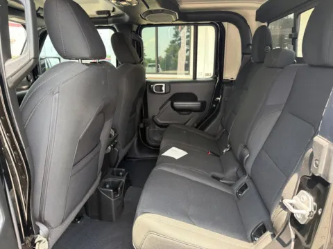 More photos of 2022 Jeep Gladiator Willys at Jerry Hunt Supercenter - Lexington, NC