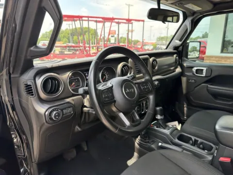 More photos of 2022 Jeep Gladiator Willys at Jerry Hunt Supercenter - Lexington, NC