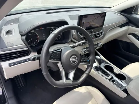 More photos of 2023 Nissan Altima 2.5 SL at Jerry Hunt Supercenter - Lexington, NC