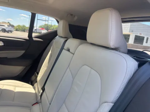More photos of 2023 Volvo XC40 B5 Plus Bright Theme at Jerry Hunt Supercenter - Lexington, NC