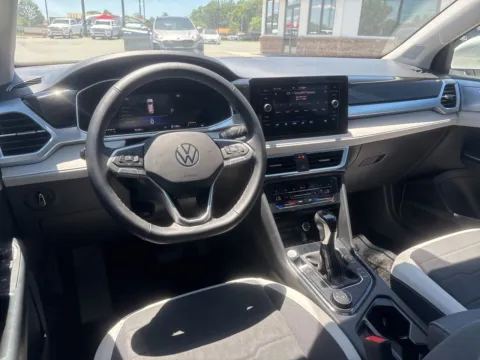 More photos of 2025 Volkswagen Taos 1.5T SE at Jerry Hunt Supercenter - Lexington, NC