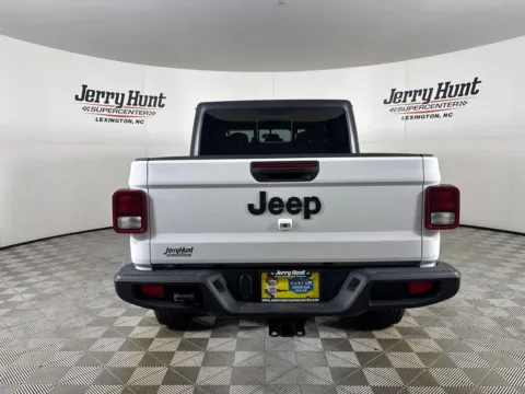 More photos of 2022 Jeep Gladiator Altitude at Jerry Hunt Supercenter - Lexington, NC