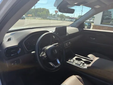 More photos of 2025 Honda Pilot Elite at Jerry Hunt Supercenter - Lexington, NC