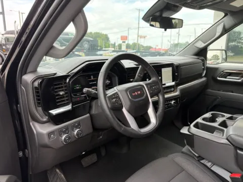 More photos of 2024 GMC Sierra 1500 Elevation at Jerry Hunt Supercenter - Lexington, NC