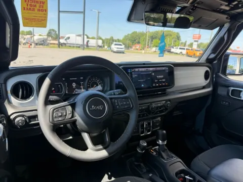 More photos of 2024 Jeep Gladiator Sport at Jerry Hunt Supercenter - Lexington, NC