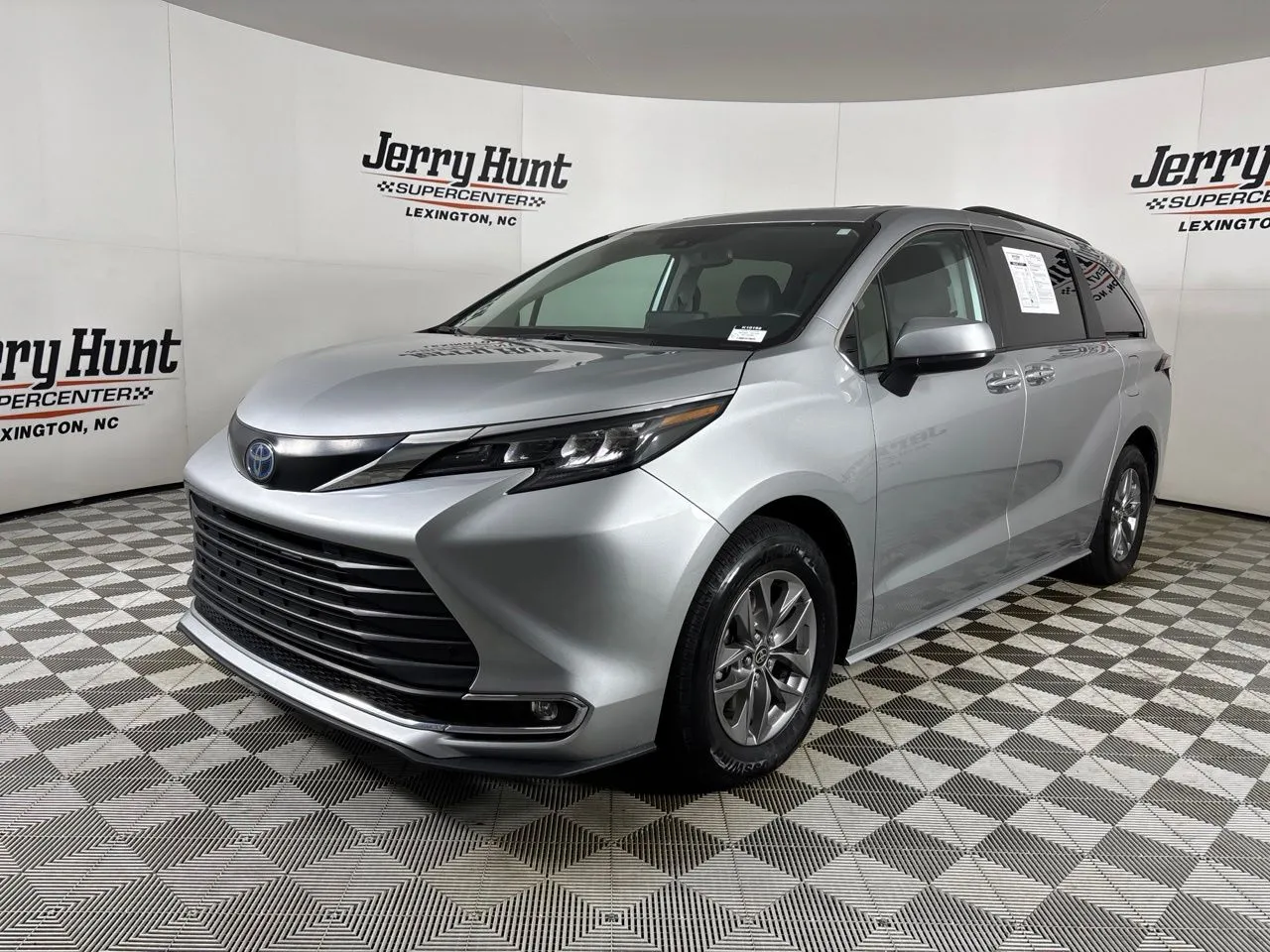 Silver 2024 Toyota Sienna XLE for sale in Lexington, NC