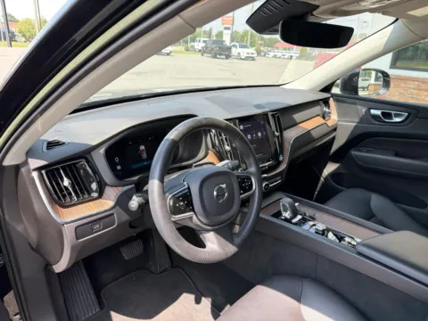 More photos of 2023 Volvo XC60 B5 Plus Bright Theme at Jerry Hunt Supercenter - Lexington, NC