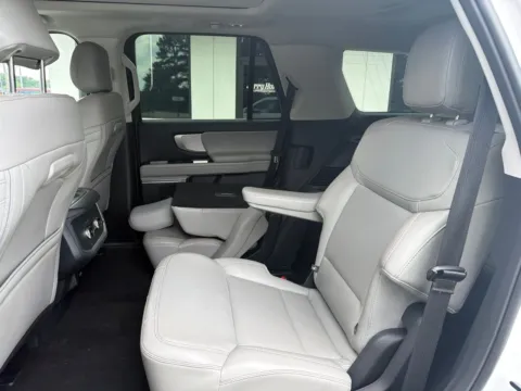 More photos of 2025 Ford Expedition Active at Jerry Hunt Supercenter - Lexington, NC