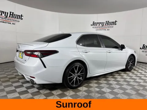 More photos of 2022 Toyota Camry SE at Jerry Hunt Supercenter - Lexington, NC