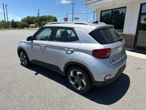 More photos of 2022 Hyundai Venue SEL at Jerry Hunt Supercenter - Lexington, NC