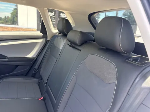 More photos of 2022 Volkswagen Taos 1.5T SE at Jerry Hunt Supercenter - Lexington, NC