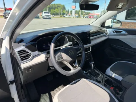 More photos of 2025 Volkswagen Taos 1.5T SE at Jerry Hunt Supercenter - Lexington, NC