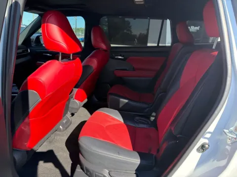 More photos of 2023 Toyota Highlander XSE at Jerry Hunt Supercenter - Lexington, NC