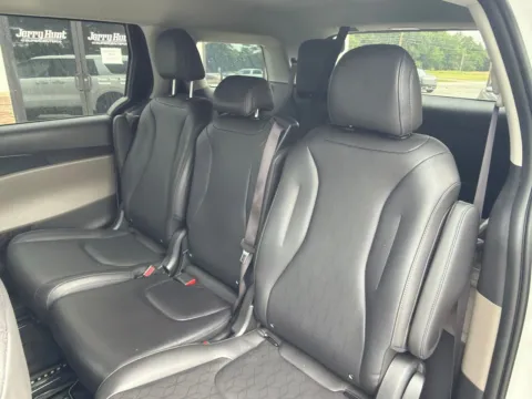 More photos of 2026 Kia Carnival LXS at Jerry Hunt Supercenter - Lexington, NC