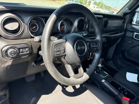 More photos of 2022 Jeep Gladiator Sport at Jerry Hunt Supercenter - Lexington, NC