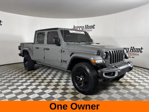 More photos of 2022 Jeep Gladiator Sport at Jerry Hunt Supercenter - Lexington, NC