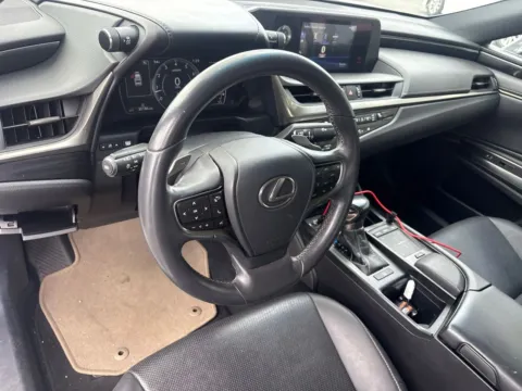 More photos of 2020 Lexus ES 350 at Jerry Hunt Supercenter - Lexington, NC