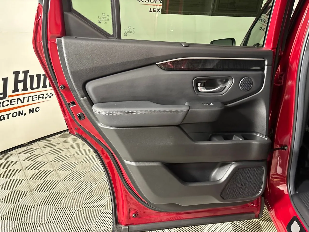 2025 Honda Pilot Elite - Photo 25