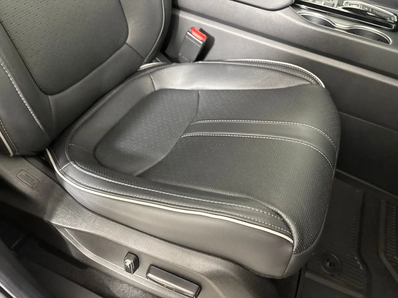 2025 Honda Pilot Elite - Photo 34