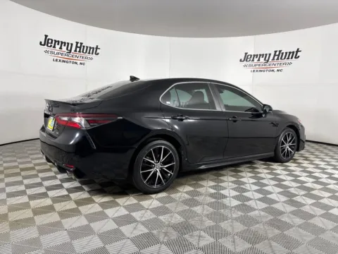 More photos of 2022 Toyota Camry SE at Jerry Hunt Supercenter - Lexington, NC