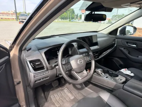 More photos of 2025 Nissan Rogue SL at Jerry Hunt Supercenter - Lexington, NC