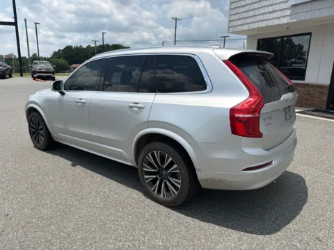 More photos of 2022 Volvo XC90 T6 Momentum at Jerry Hunt Supercenter - Lexington, NC
