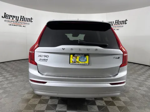 More photos of 2022 Volvo XC90 T6 Momentum at Jerry Hunt Supercenter - Lexington, NC