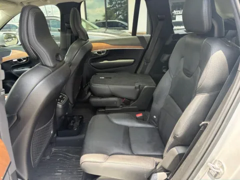 More photos of 2022 Volvo XC90 T6 Momentum at Jerry Hunt Supercenter - Lexington, NC
