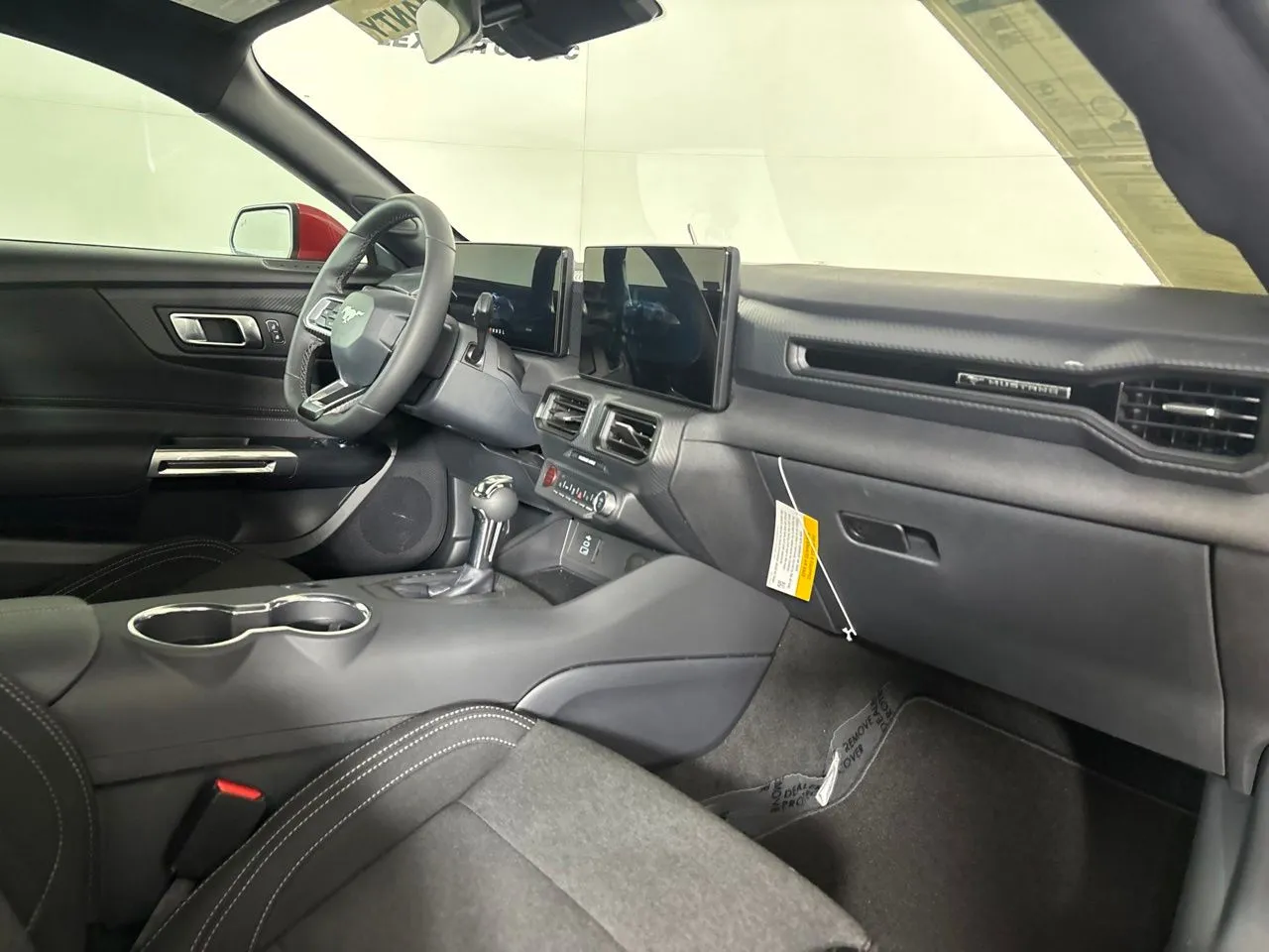 2025 Ford Mustang EcoBoost - Photo 27