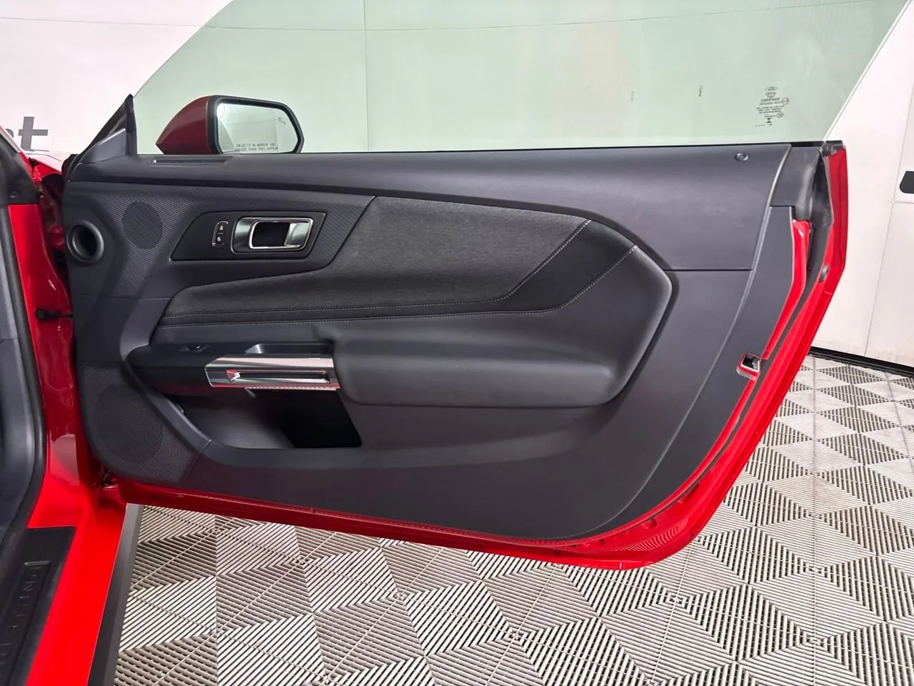 2025 Ford Mustang EcoBoost - Photo 24